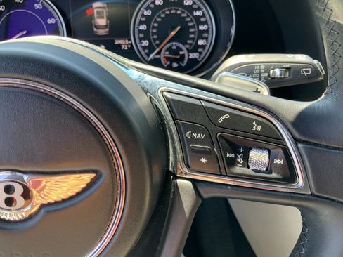 Used 2019 Bentley Bentayga AWD/4WD image 17