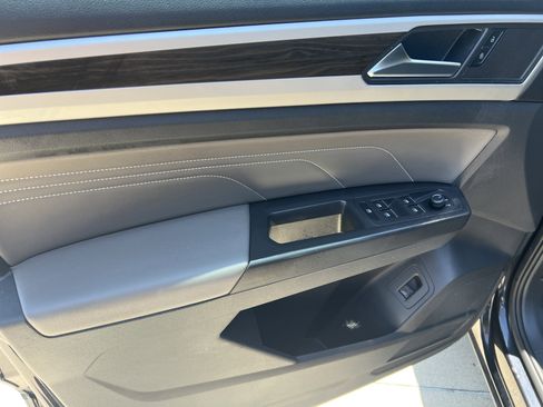 Certified 2023 Volkswagen Atlas SE FWD image 13