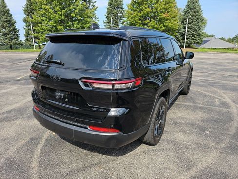 Used 2023 Jeep Grand Cherokee L Limited w/ Black Appearance Package AWD/4WD image 6