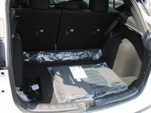 New 2025 Nissan Kicks Play S image 11