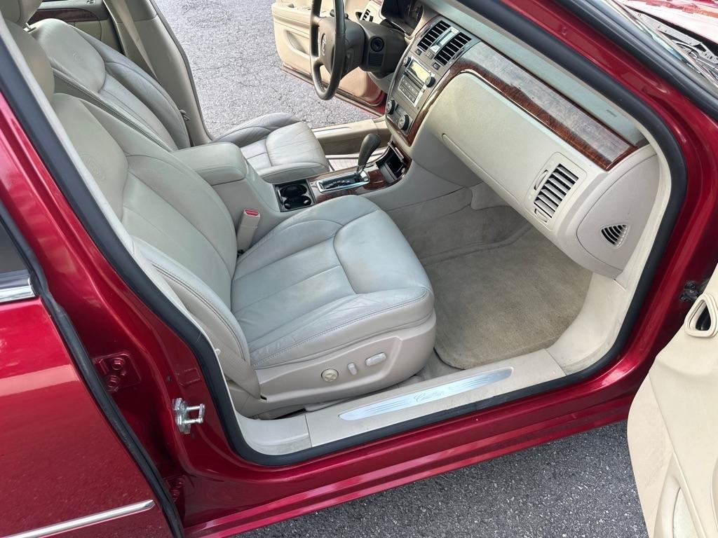 Used 2006 Cadillac DTS w/ Trunk Convenience Package FWD image 29