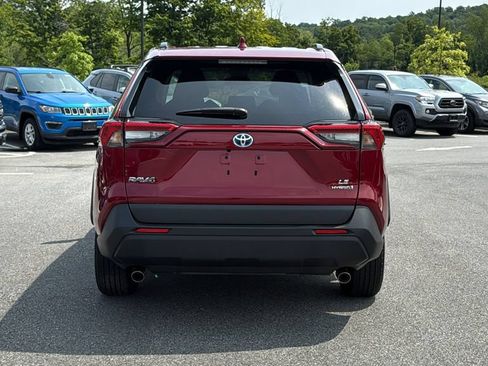 Used 2022 Toyota RAV4 LE AWD/4WD image 5