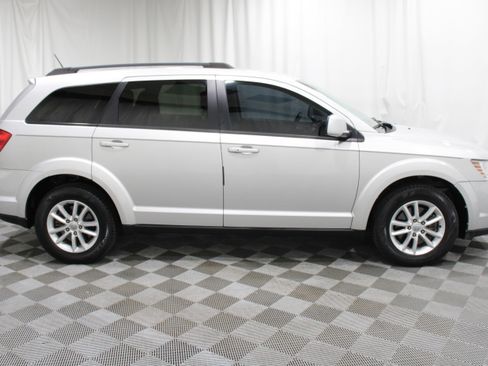 Used 2014 Dodge Journey SXT w/ Flexible Seating Group image 32