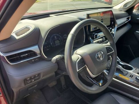 Used 2024 Toyota Highlander Platinum AWD/4WD image 21