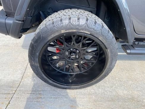 Used 2022 Jeep Wrangler Unlimited Rubicon w/ Dual Top Group AWD/4WD image 12