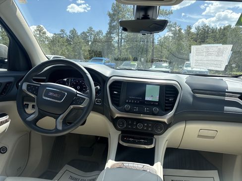 Used 2023 GMC Acadia Denali w/ Denali Technology Package AWD/4WD image 3
