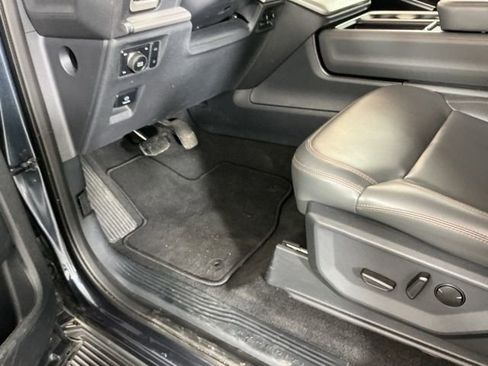 Used 2025 Ford Expedition Active AWD/4WD image 16