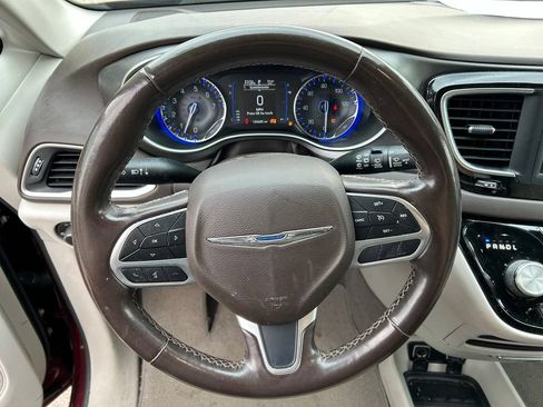 Used 2019 Chrysler Pacifica Touring-L FWD image 21