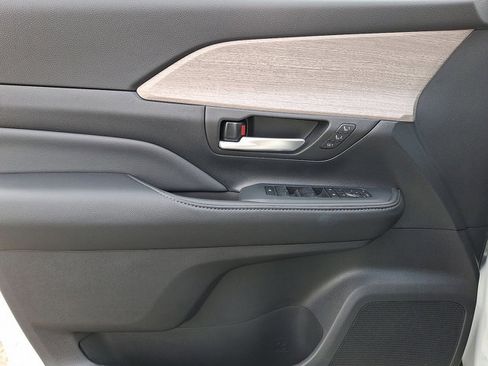 Used 2025 Toyota Grand Highlander Limited image 11