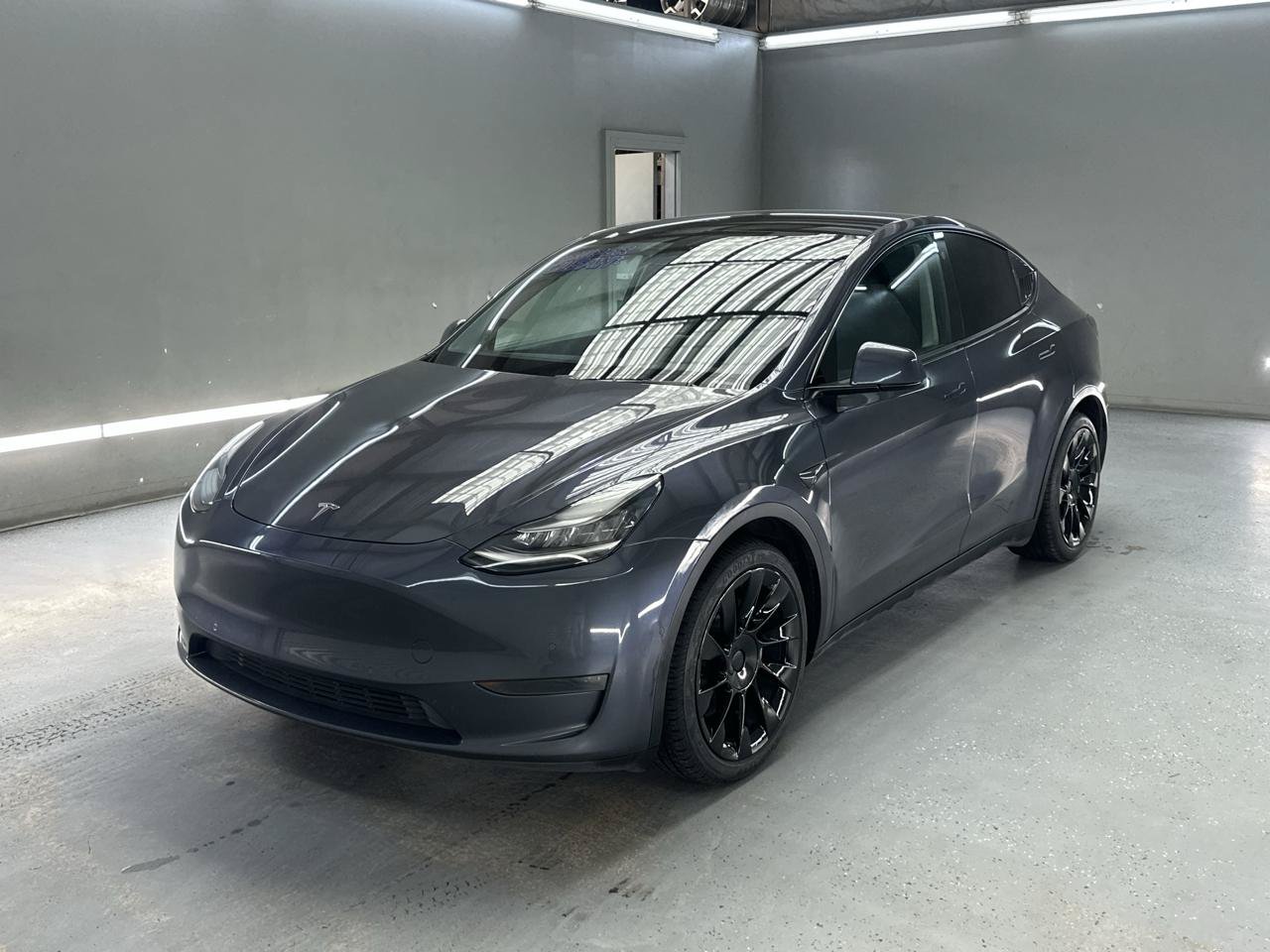 Used 2021 Tesla Model Y Long Range AWD/4WD image 3