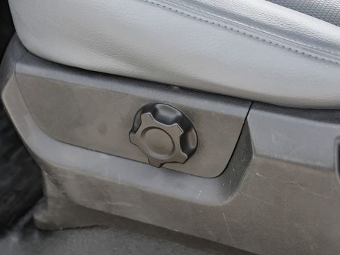 Used 2014 Ford F550 2WD Regular Cab Super Duty image 24