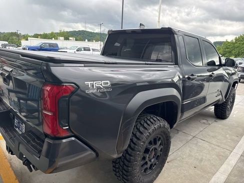 Used 2025 Toyota Tacoma SR5 AWD/4WD image 10