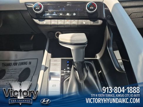 Used 2025 Hyundai Elantra Limited FWD image 18