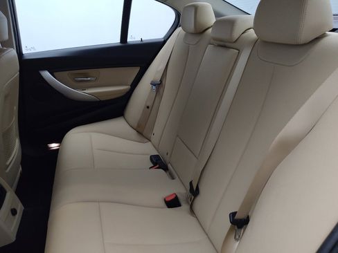 Used 2018 BMW 320i Sedan w/ Convenience Package RWD image 18