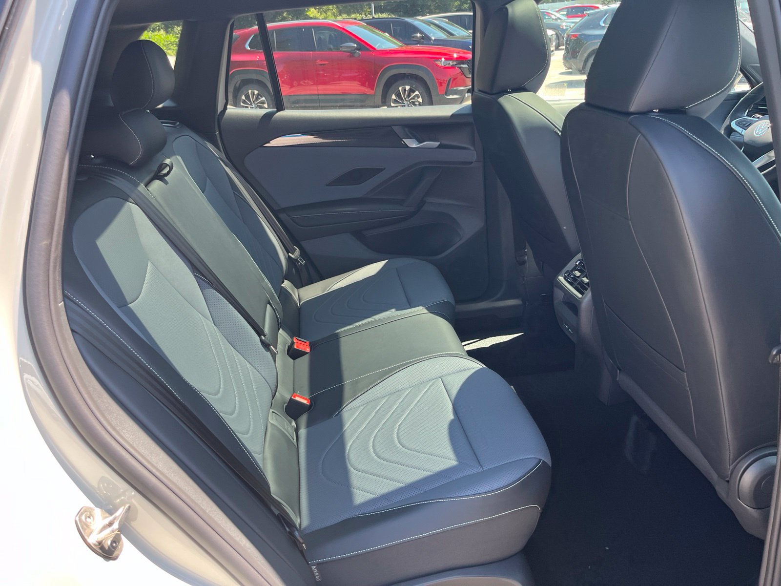 New 2026 Volkswagen Tiguan SE R-Line FWD image 27