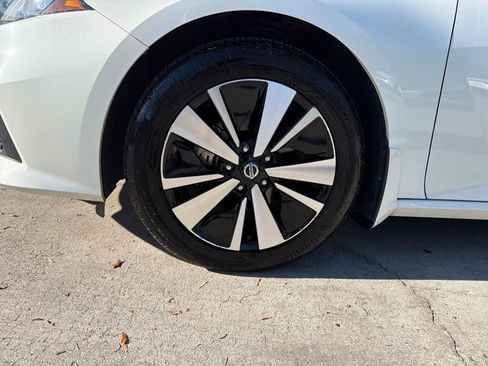 Used 2021 Nissan Altima 2.5 SV w/ SV Premium Package image 12