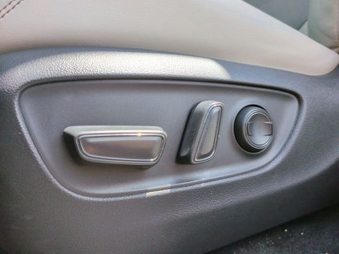 Used 2023 Toyota RAV4 Limited AWD/4WD image 27
