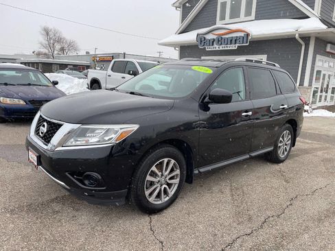 Used 2016 Nissan Pathfinder S image 1