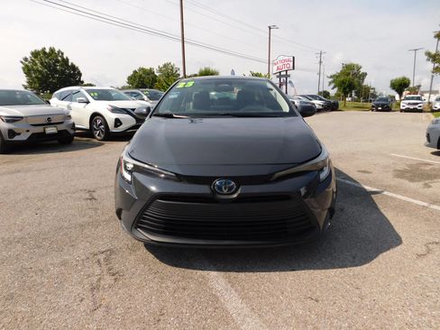 Used 2023 Toyota Corolla LE FWD image 3