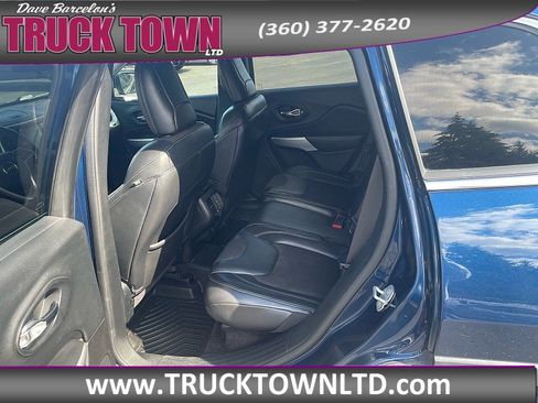 Used 2018 Jeep Cherokee Latitude Plus AWD/4WD image 10