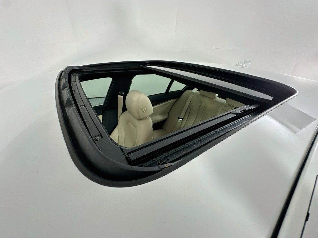 Used 2018 BMW 530e RWD image 35