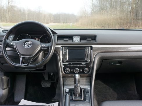 Used 2017 Volkswagen Passat 1.8T SE image 18