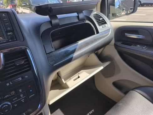 Used 2016 Chrysler Town & Country Touring w/ Driver Convenience Group FWD image 50