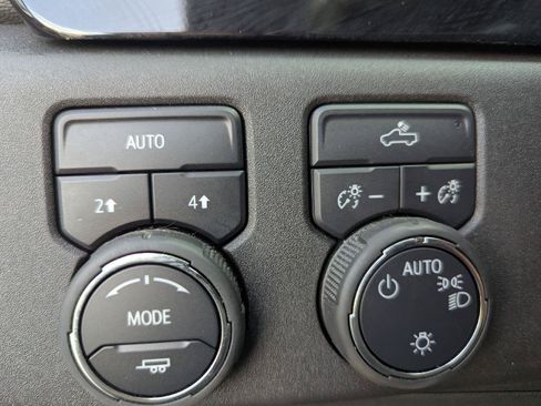 Used 2025 Chevrolet Silverado 1500 LT AWD/4WD image 21
