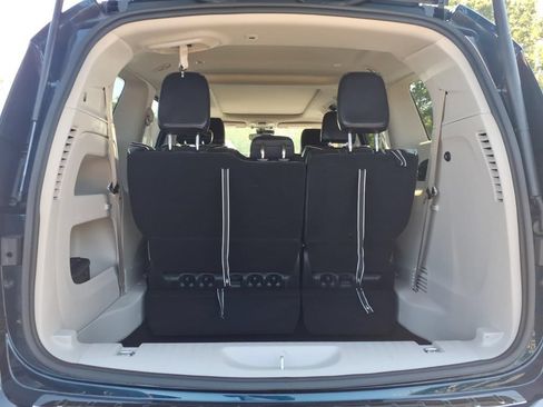Certified 2024 Chrysler Pacifica Limited AWD/4WD image 19