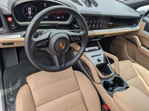 Certified 2026 Porsche Cayenne E-Hybrid AWD/4WD image 4
