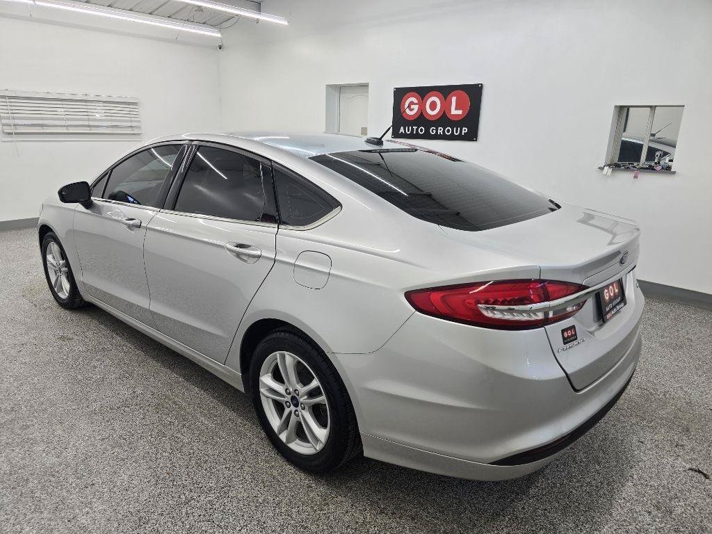 Used 2018 Ford Fusion SE FWD image 4