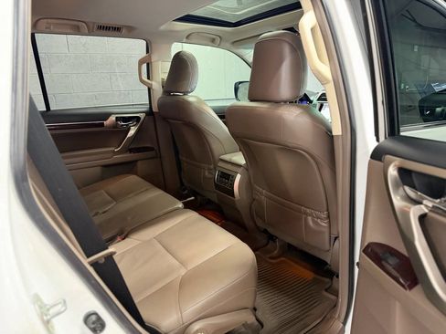Used 2018 Lexus GX 460 Premium w/ Premium Package AWD/4WD image 29