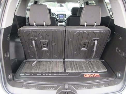 Used 2023 GMC Acadia SLE w/ Driver Convenience Package image 12