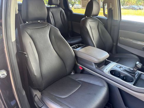 Used 2026 Kia Carnival FWD image 39