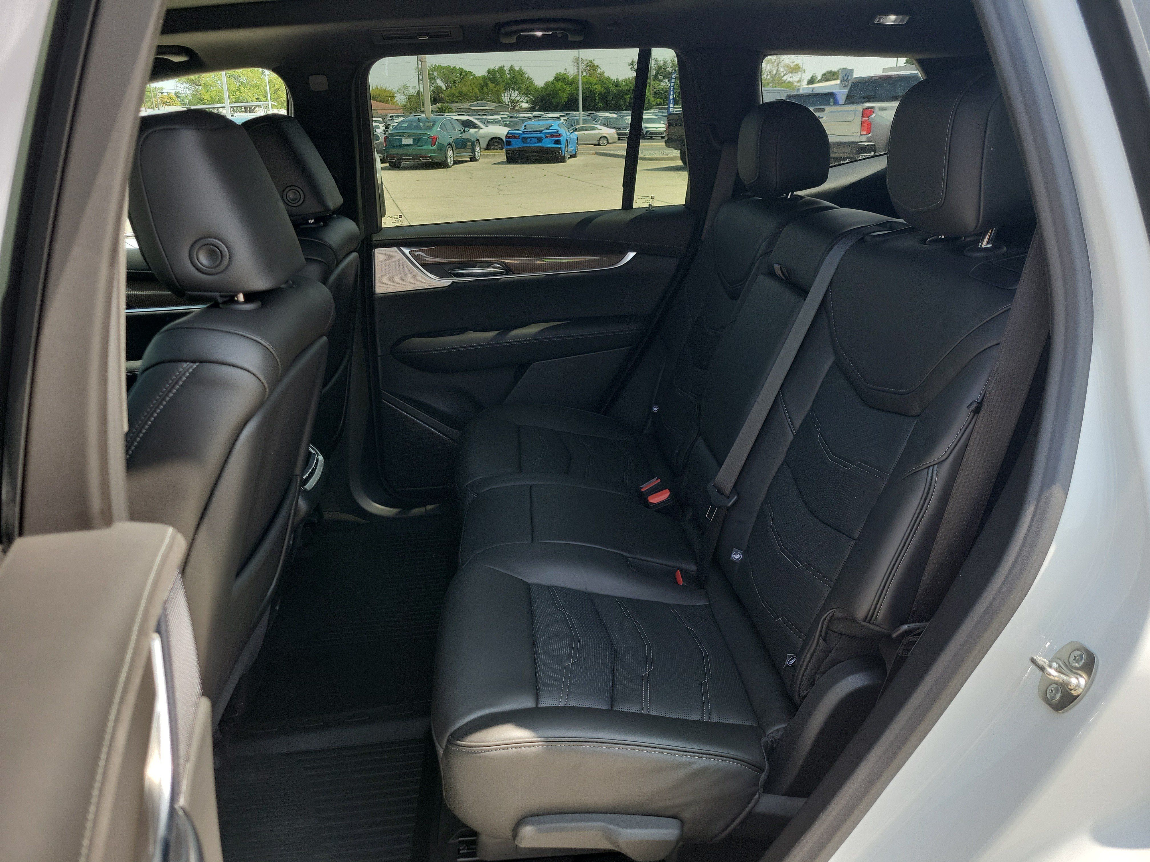 Certified 2025 Cadillac XT6 Premium Luxury w/ Platinum Package AWD/4WD image 16