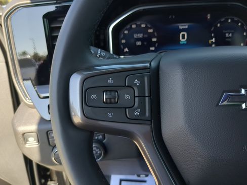 Used 2025 Chevrolet Silverado 2500 ZR2 w/ Technology Package image 30