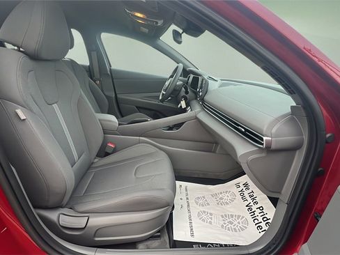 Certified 2024 Hyundai Elantra SE image 15
