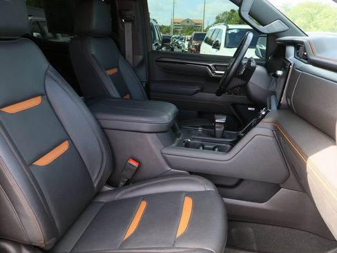 Certified 2025 GMC Sierra 1500 AT4 w/ AT4 Premium Package AWD/4WD image 30
