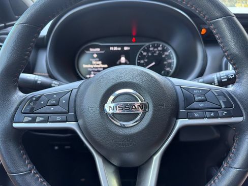 Used 2019 Nissan Kicks SR w/ SR Premium Package FWD image 22