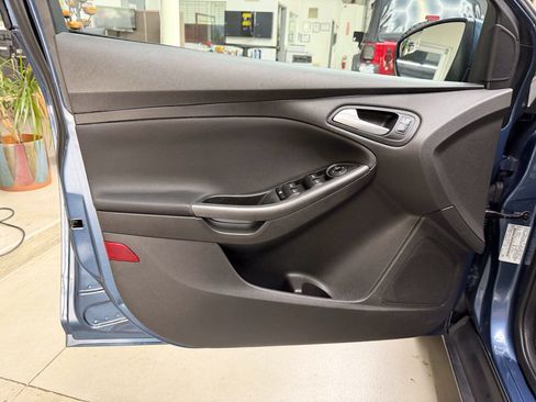 Used 2018 Ford Focus SEL w/ Cold Weather Package FWD image 10