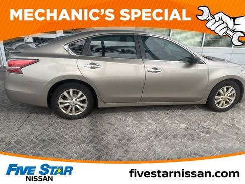 Used 2014 Nissan Altima 2.5 S w/ Sport Value Package FWD image 7