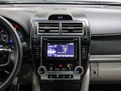 Used 2014 Toyota Camry LE FWD image 14