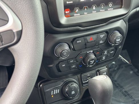 Used 2023 Jeep Renegade Latitude image 5