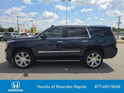 Used 2019 Cadillac Escalade Luxury RWD image 2