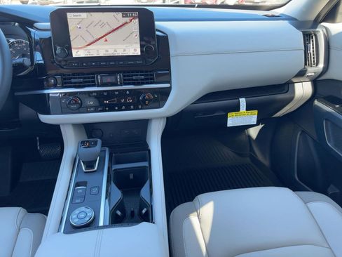 New 2025 Nissan Pathfinder SL image 28