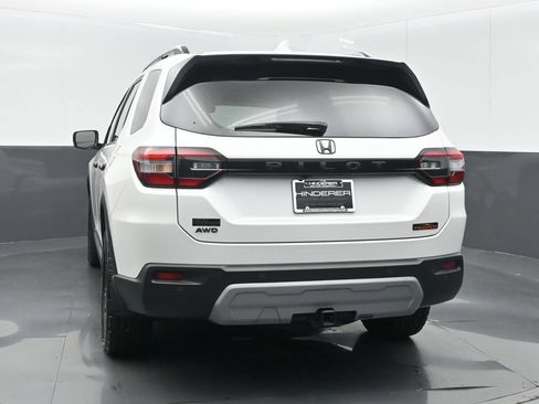 Certified 2025 Honda Pilot TrailSport image 6