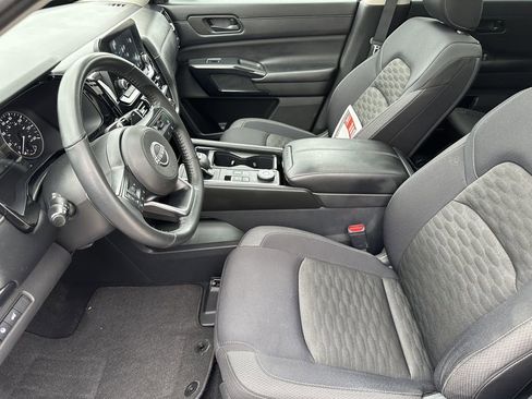 Certified 2024 Nissan Pathfinder SV w/ SV Premium Package AWD/4WD image 18