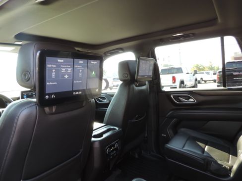 Used 2021 Chevrolet Tahoe Z71 w/ Rear Media and Nav Package image 21