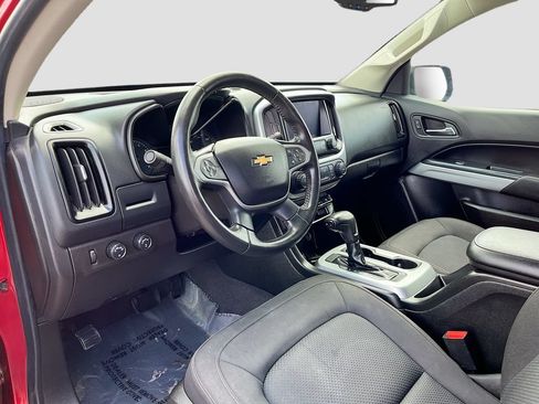 Used 2021 Chevrolet Colorado LT w/ Chrome Appearance Package AWD/4WD image 9