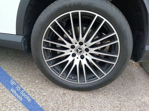 Used 2024 Mercedes-Benz GLC 300 4MATIC image 5